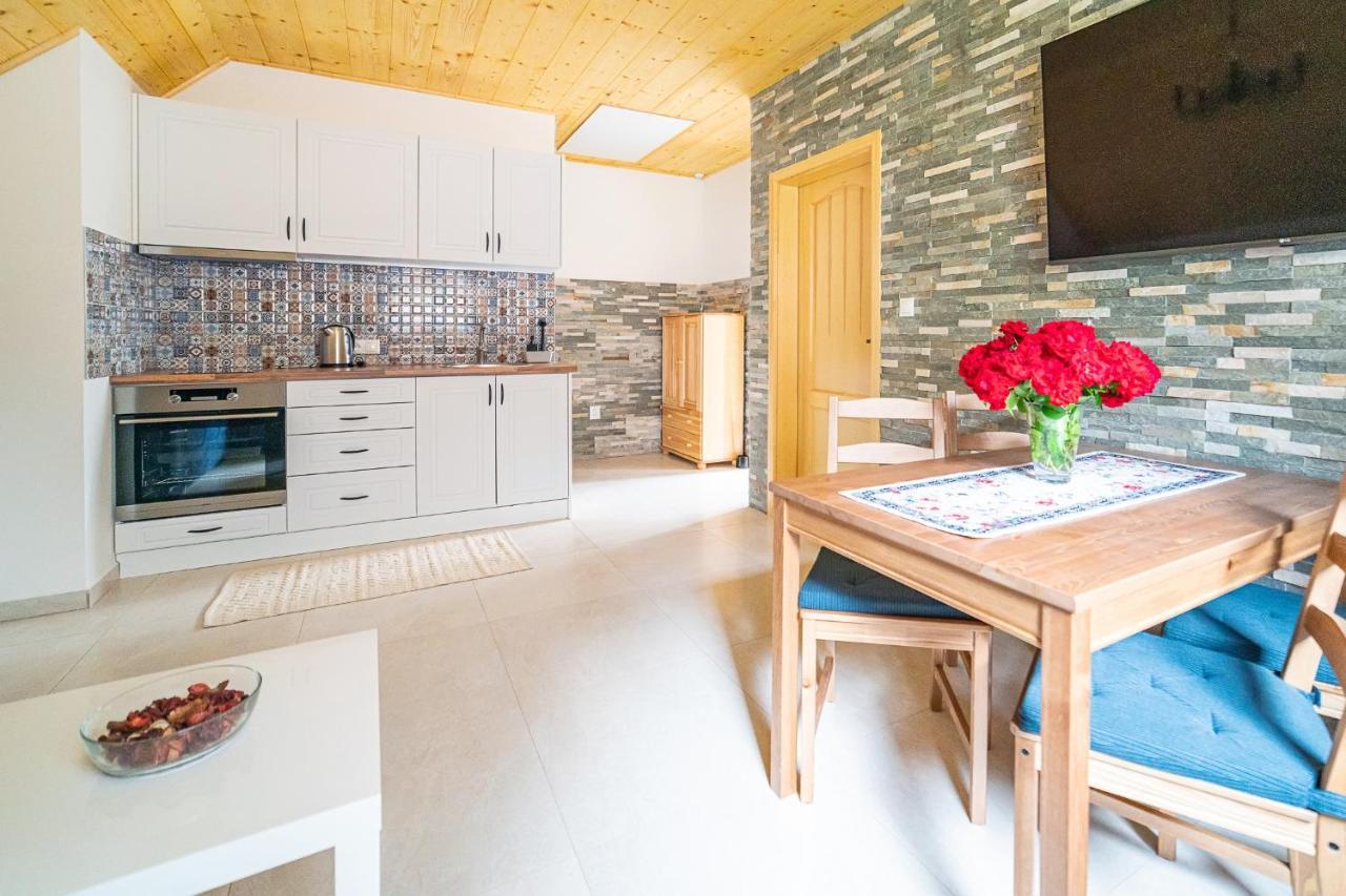 טרצ'ובה Apartmany Pod Rozsutcom - Zatkov Dvor - Prijazd Do Ubytovania Autom S Pohonom 4X4 מראה חיצוני תמונה